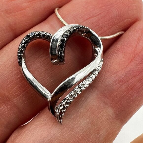 16" Solid Sterling Silver Heart with black/white diamonds necklace! - Picture 4 of 13